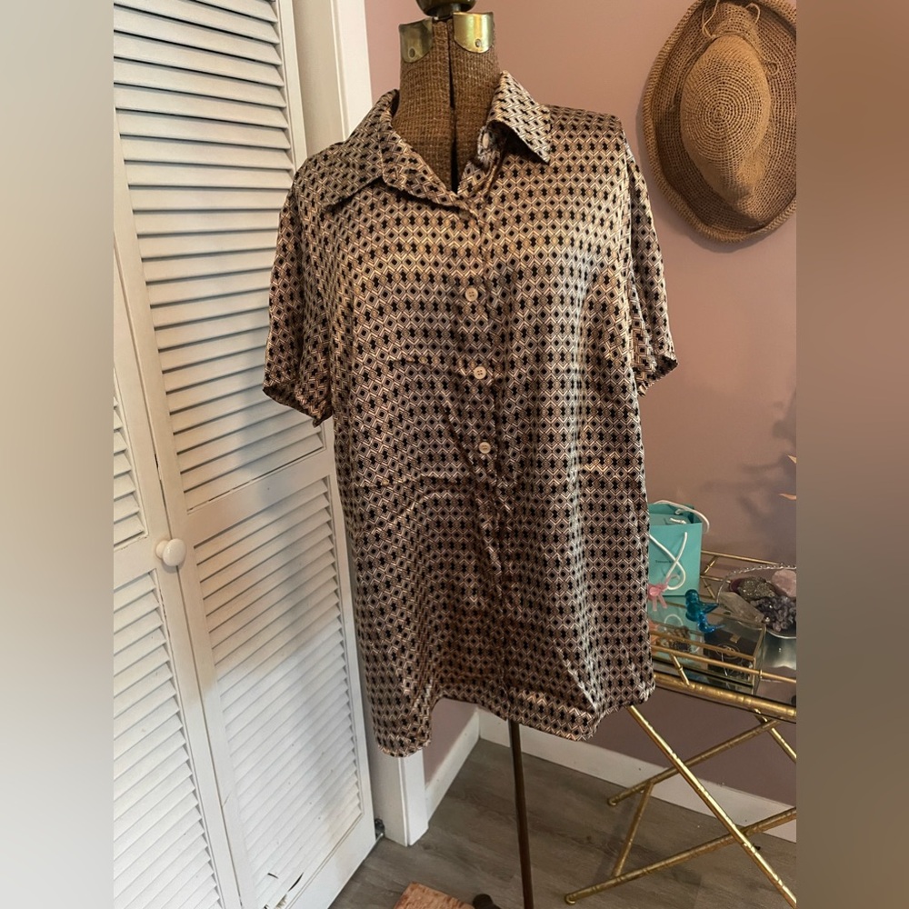 Short sleeve button up
